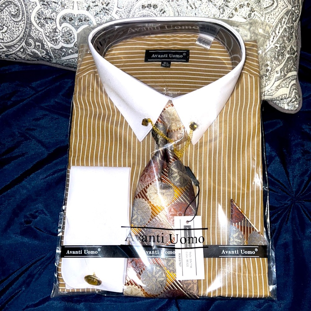 Avanti Uomo Dress shirt and tie set with cuff links.